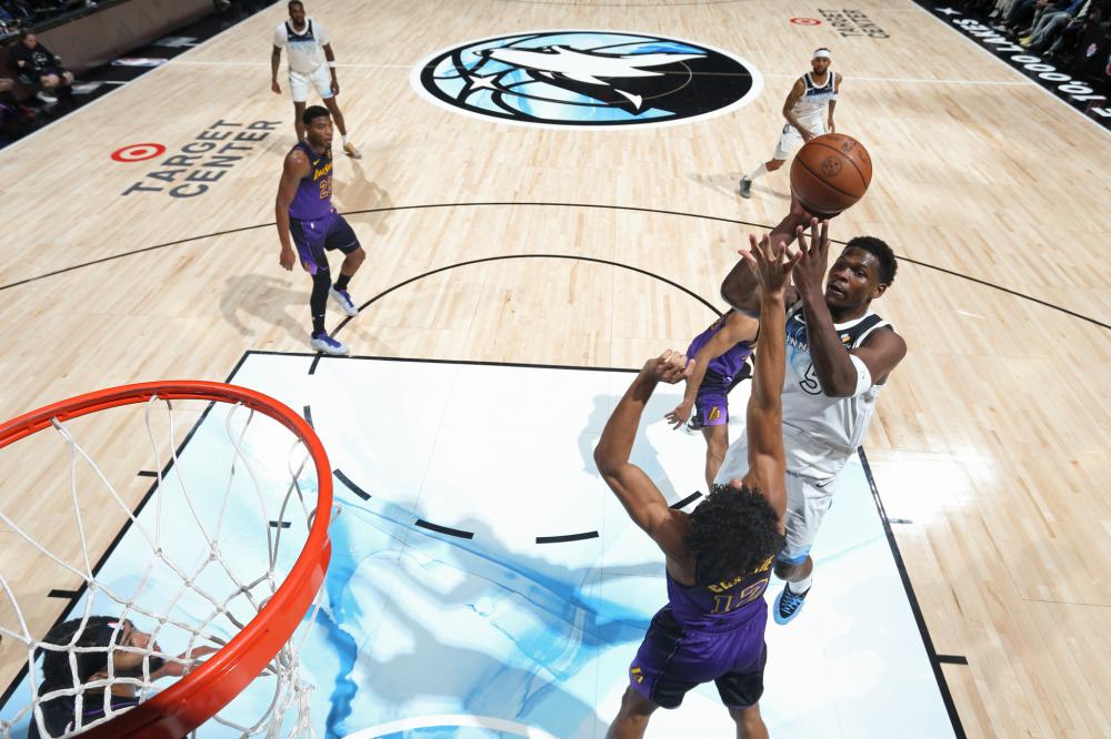 外角发球直 外角发球直