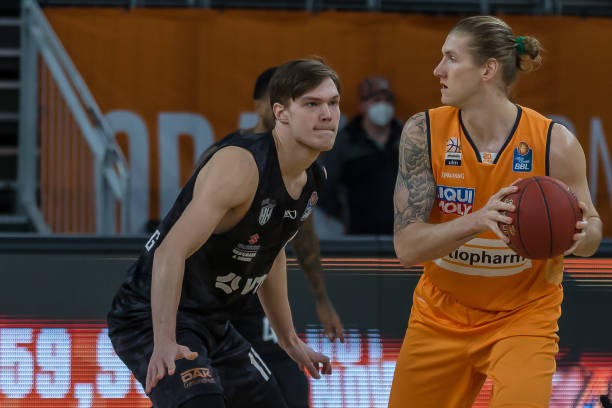 他在场上的 他在场上的