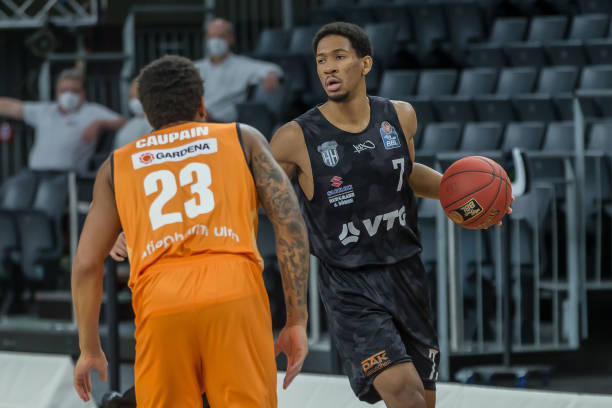 萧华并不打 萧华并不打