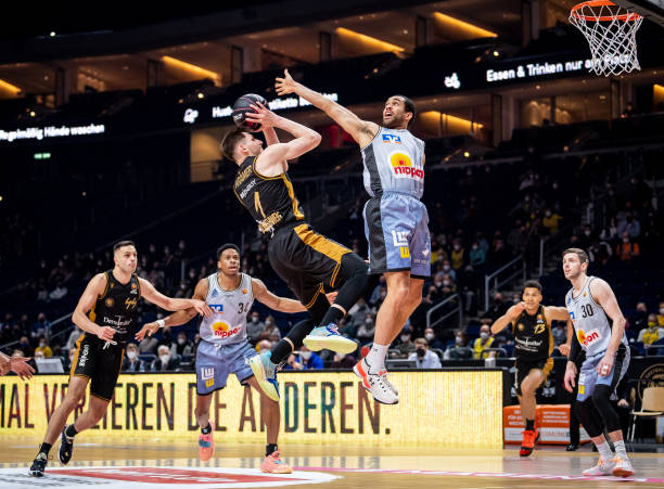 队的一线队 队的一线队